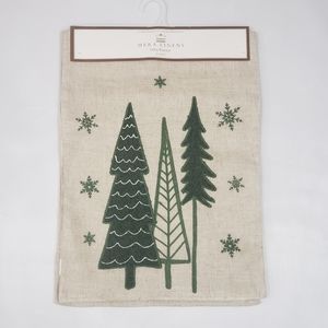 🎁 Mera Linens Table Runner Green Snow Flakes